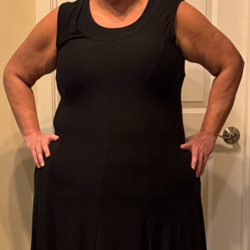 Curve-Hugging Black Tank Maxi Dress – Sleeveless Scoop Neck, 3L